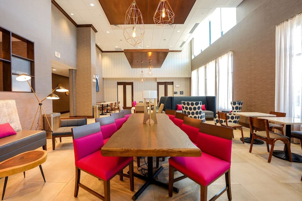 Hampton Inn & Suites Aurora South Denver property views in Aurora, CO — gallery photo 3
