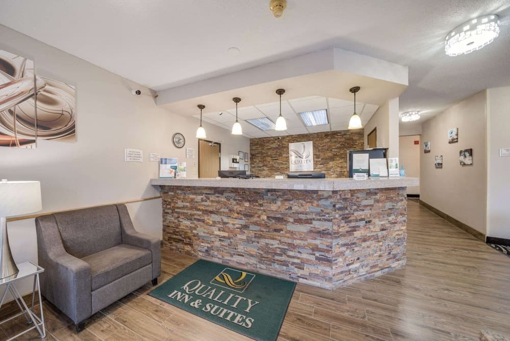Quality Inn & Suites Sioux Falls South interior in Sioux Falls, SD — gallery photo 2