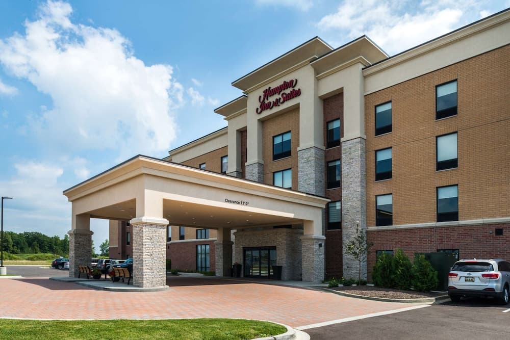 Hampton Inn & Suites Wixom featured exterior or lobby in Wixom, MI — similar hotel