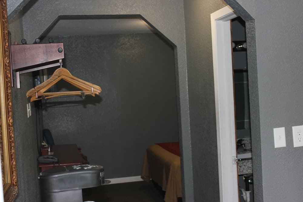 Econo Lodge Oskaloosa property views in Oskaloosa, IA — gallery photo 3