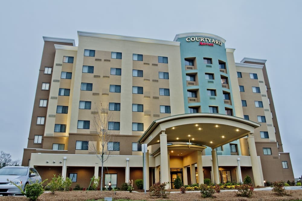 Courtyard Marriott Concord interior in Concord, NC — gallery photo 2