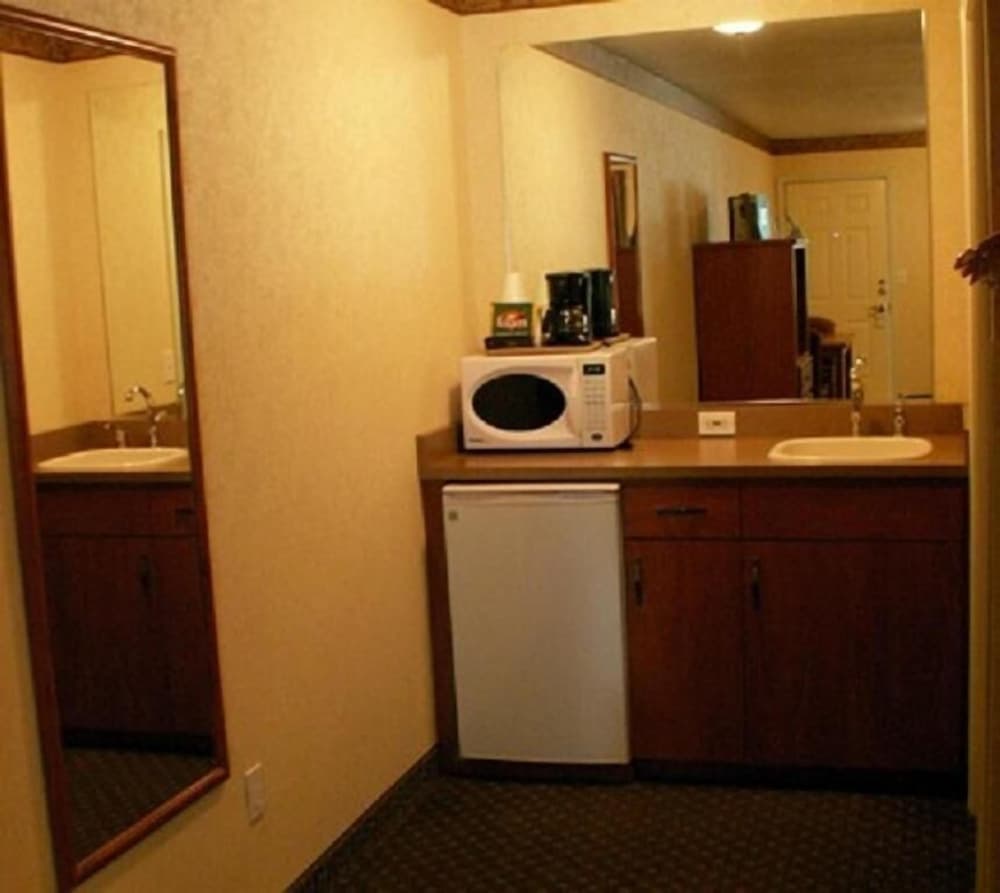 White River Inn interior in Meeker, CO — gallery photo 2