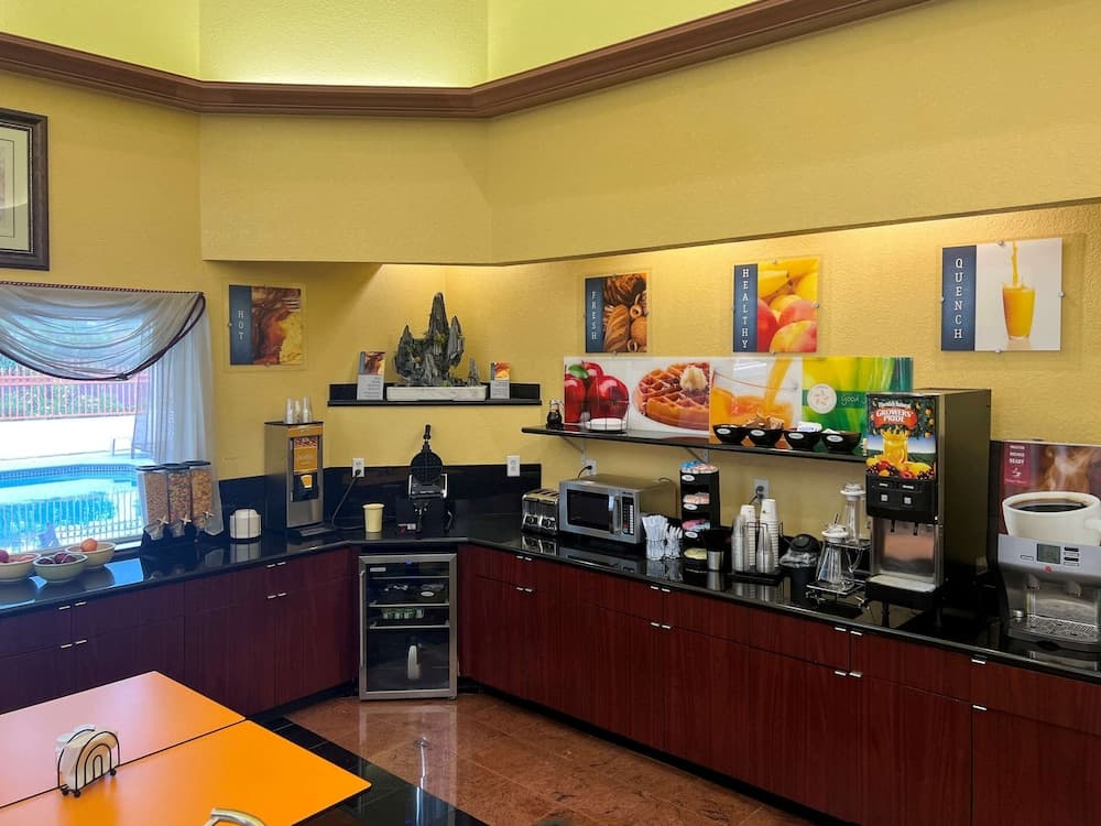 Quality Inn & Suites Houston Northwest - Cypress property views in Houston, TX — gallery photo 3