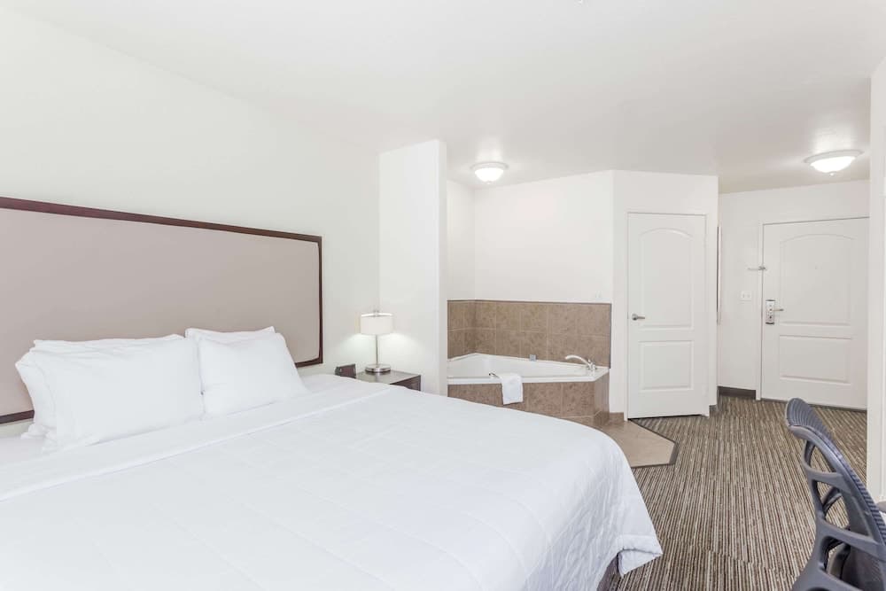 Hawthorn Suites by Wyndham Victorville gallery photo in Victorville, CA — image 12