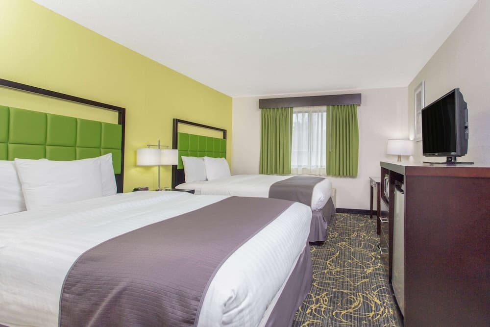 AmericInn by Wyndham Delafield-Waukesha-Milwaukee property views in Delafield, WI — gallery photo 3