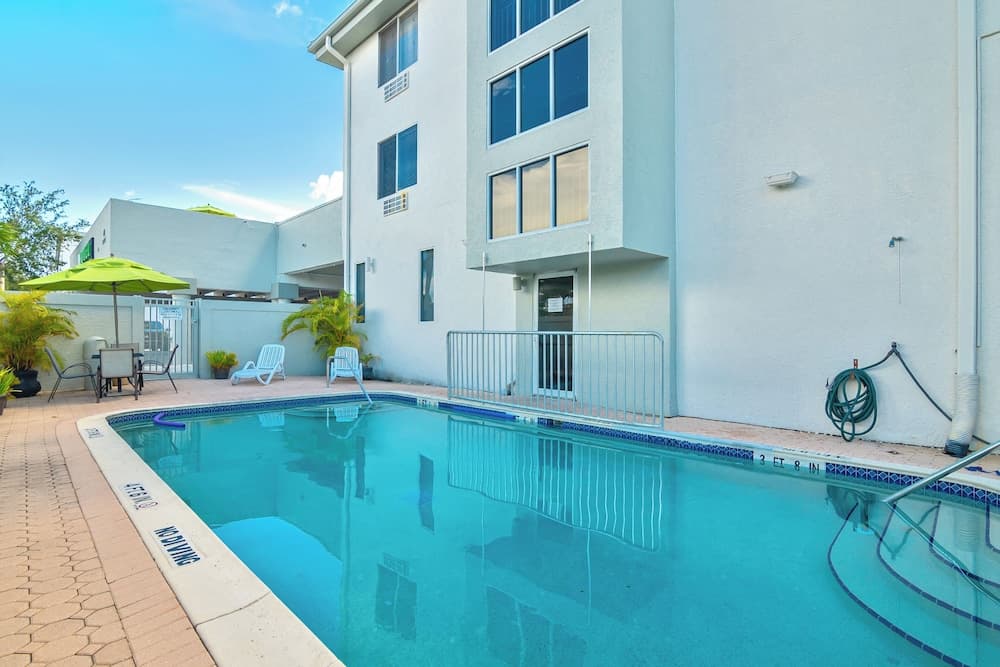 Naples Park Central Hotel gallery photo in Naples, FL — image 36