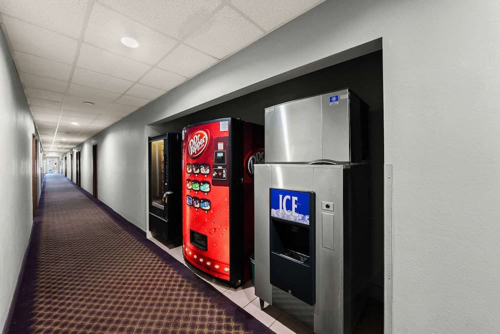 Econo Lodge Inn & Suites Mesquite - Dallas East gallery photo in Mesquite, TX — image 35