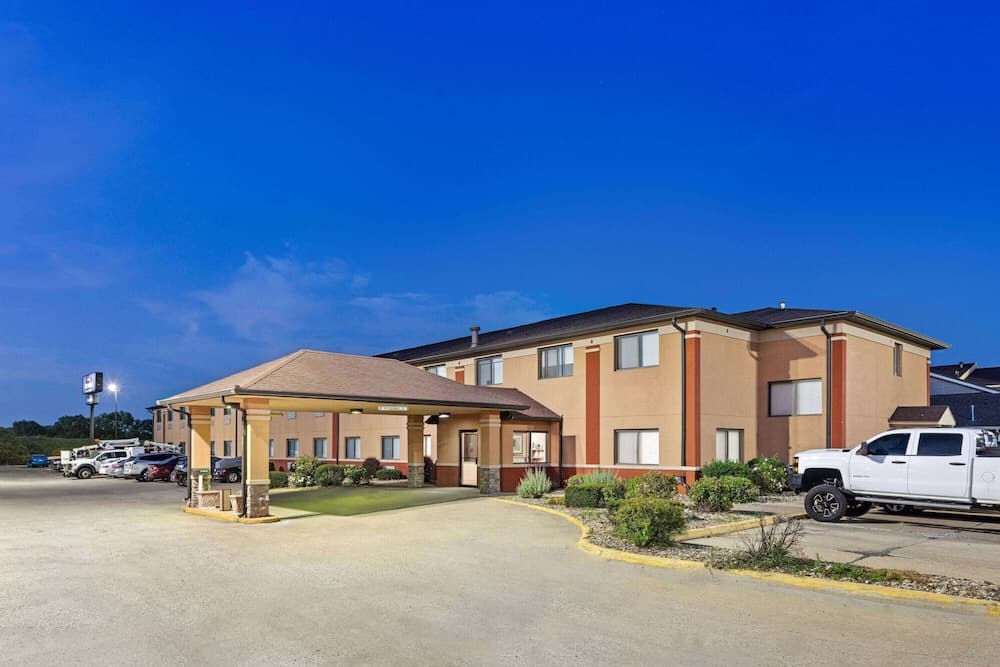 Baymont by Wyndham Waterloo gallery photo in Waterloo, IA — image 23
