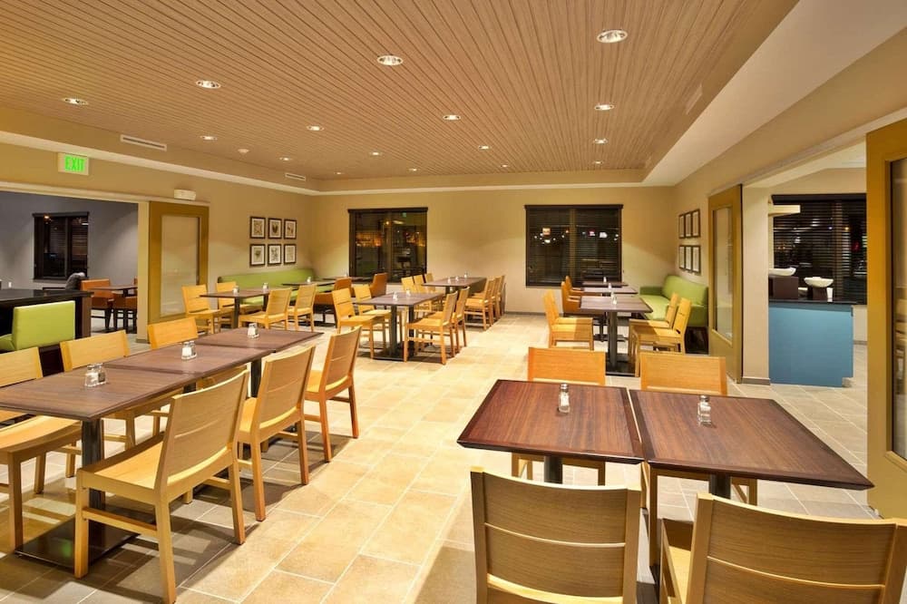 Country Inn & Suites by Radisson, Springfield Southeast gallery photo in Springfield, IL — image 19