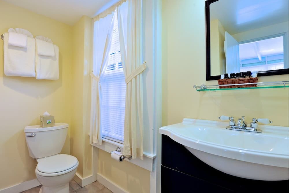Pequot Hotel gallery photo in Oak Bluffs, MA — image 65