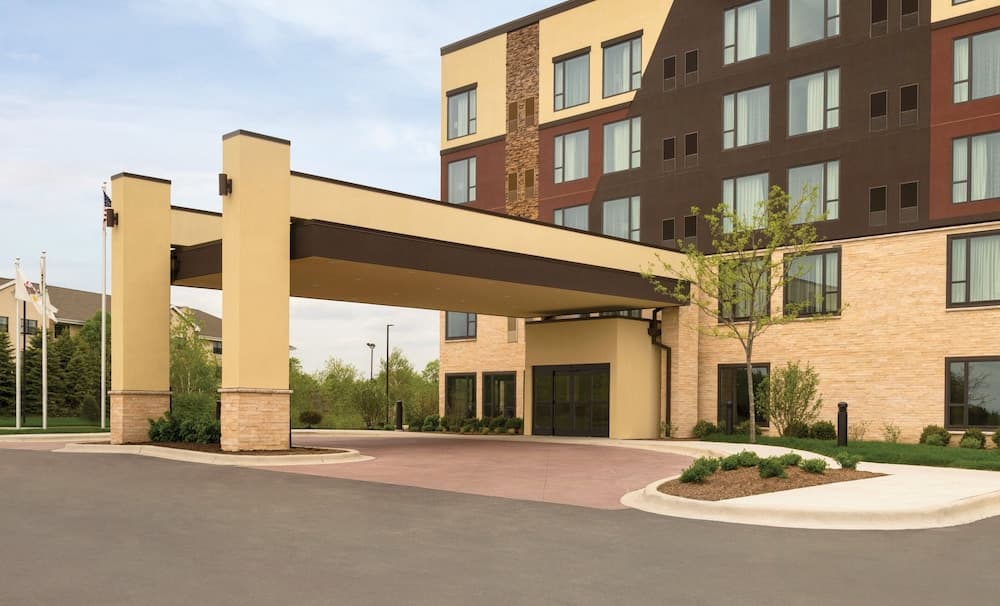 Holiday Inn Chicago - Schaumburg by IHG featured exterior or lobby in Schaumburg, IL — similar hotel