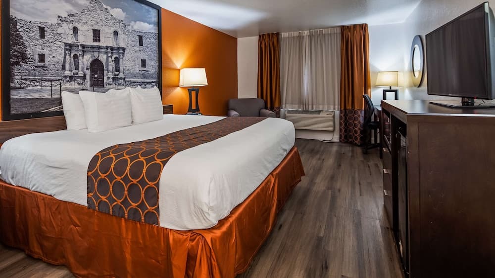 SureStay Plus by Best Western San Antonio Airport property views in San Antonio, TX — gallery photo 3