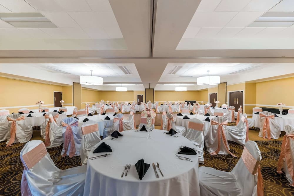Clarion Hotel San Angelo near Convention Center gallery photo in San Angelo, TX — image 24