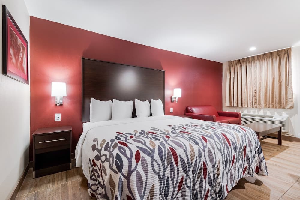 Red Roof Inn Houston – Spring North property views in Spring, TX — gallery photo 3