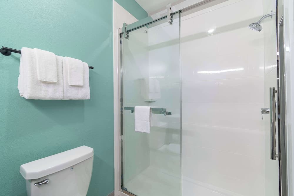 ECHO Suites Extended Stay by Wyndham Dallas Plano/Richardson gallery photo in Plano, TX — image 12