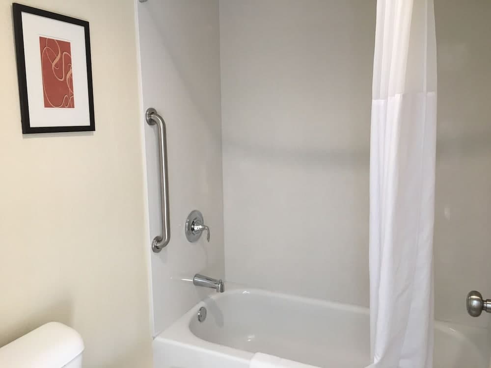 MainStay Suites John Wayne Airport by Choice Hotels property views in Santa Ana, CA — gallery photo 3