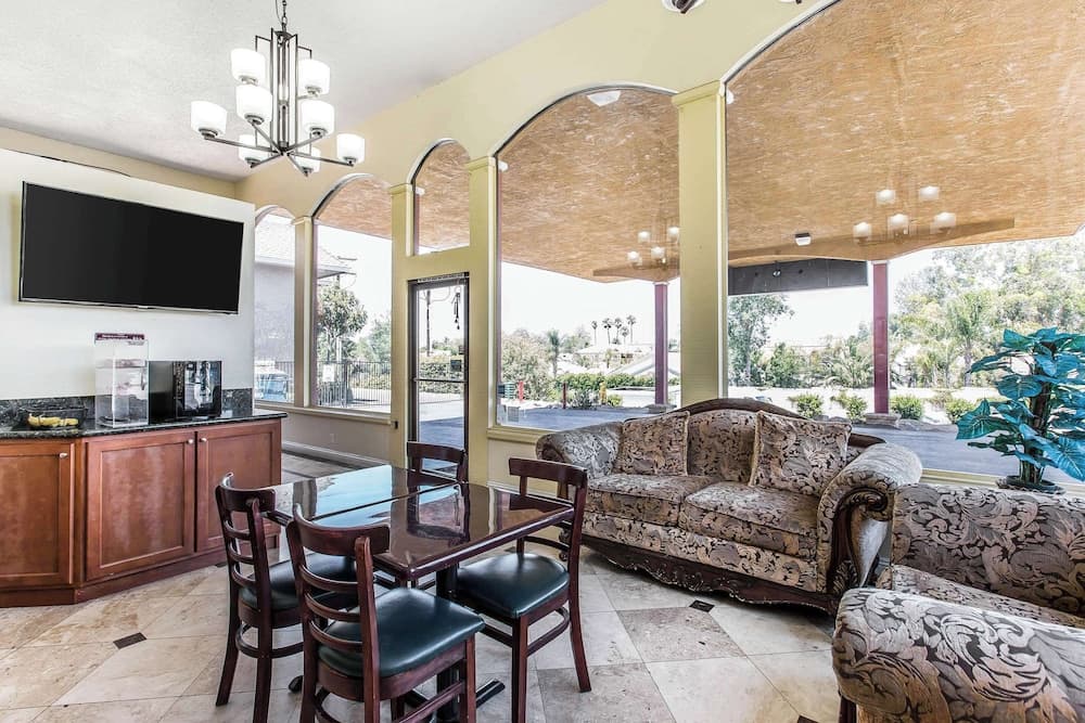 Rodeway Inn & Suites Canyon Lake-Menifee West gallery photo in Menifee, CA — image 14