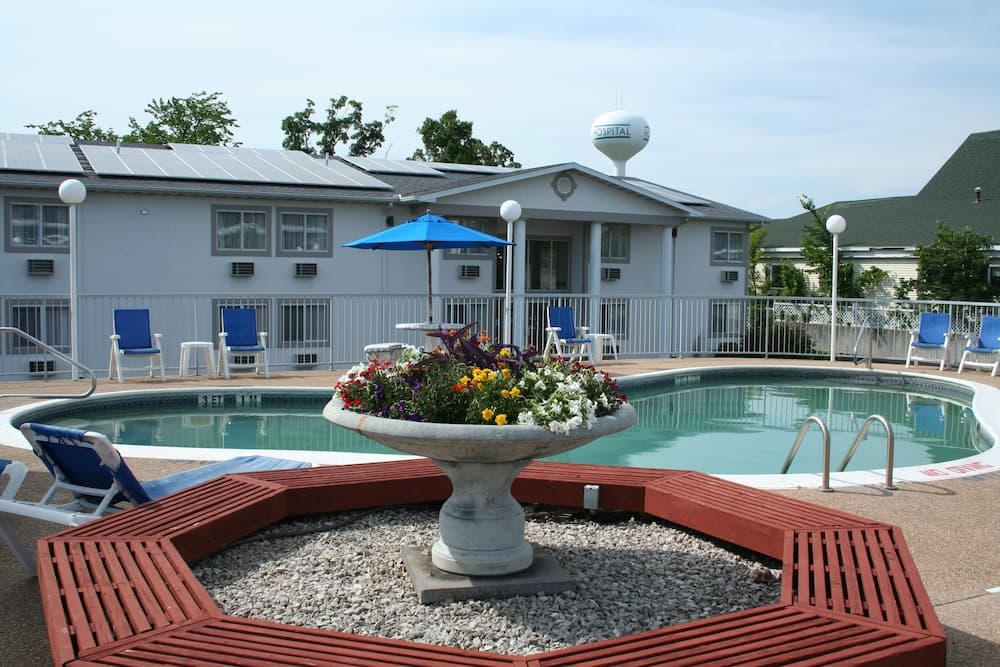 Baymont by Wyndham Osage Beach property views in Osage Beach, MO — gallery photo 3