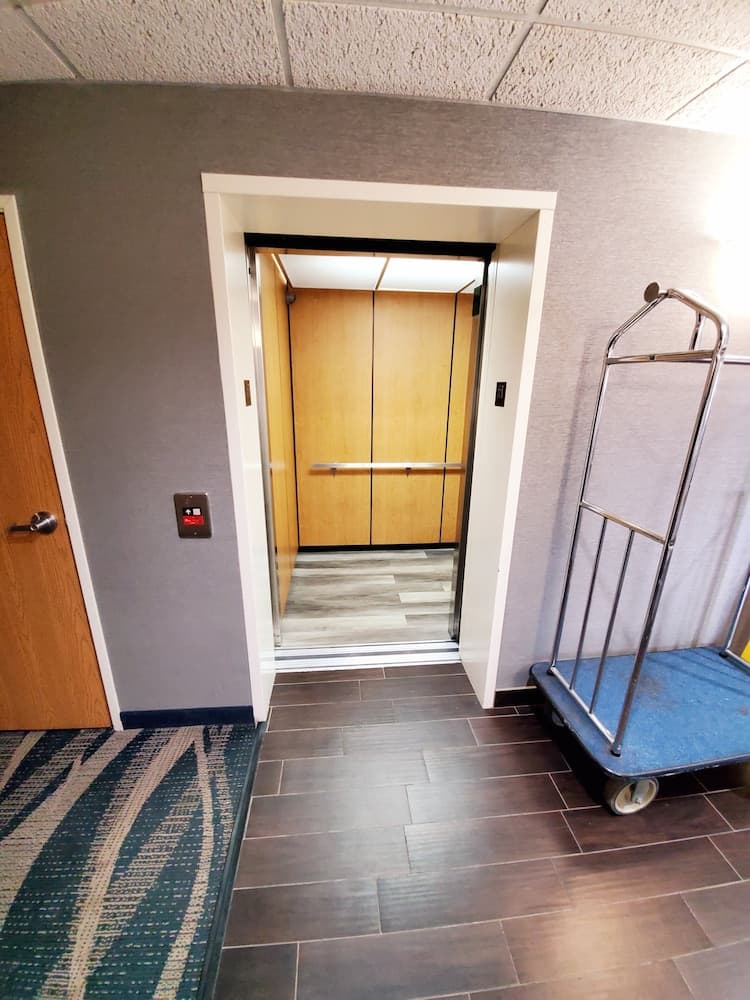 Americas Best Value Inn & Suites Racine gallery photo in Mount Pleasant, WI — image 5