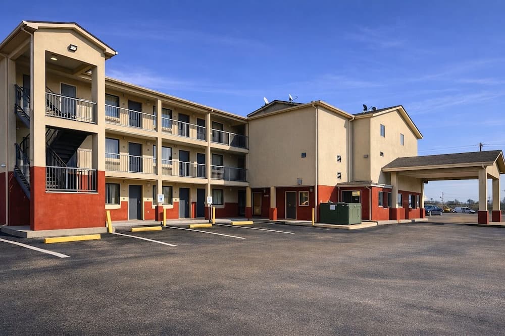 Spring Place Inn & Suites interior in Millington, TN — gallery photo 2
