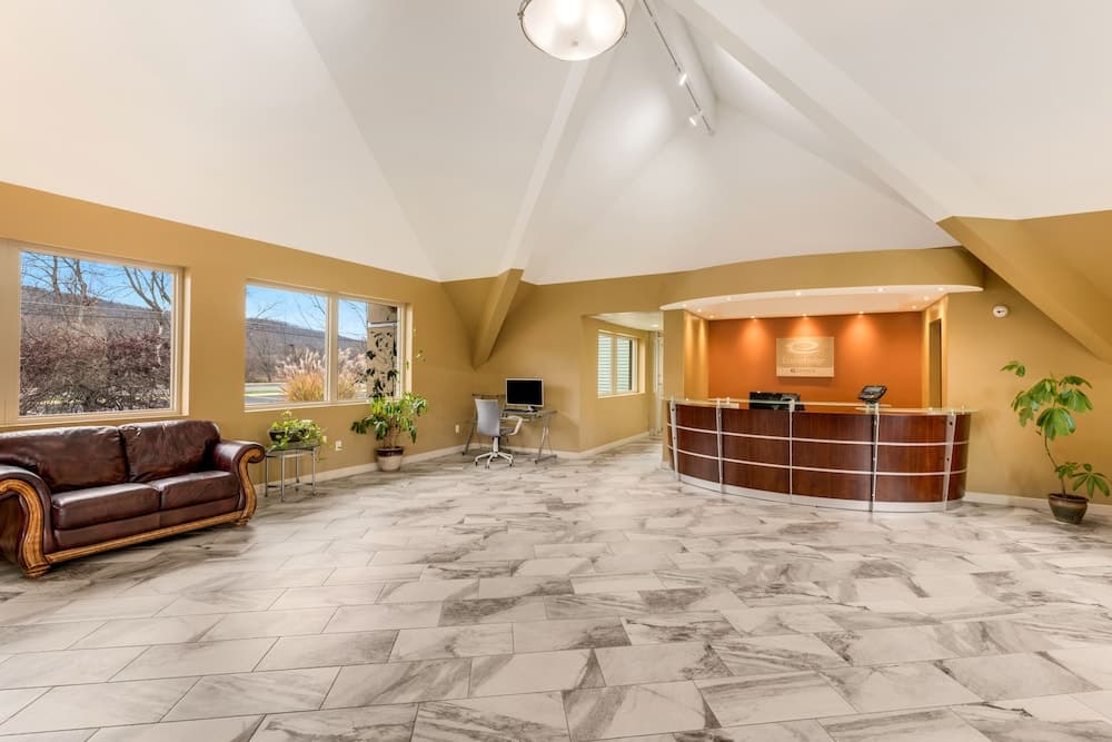 Econo Lodge Inn And Suites — hotel in Binghamton, New York
