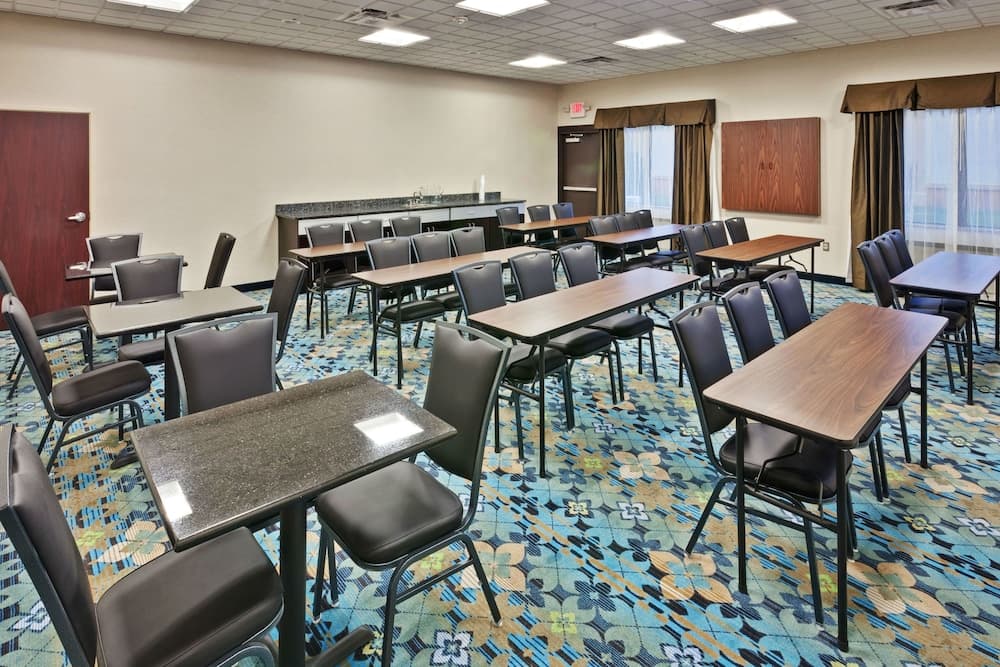 Holiday Inn Express Hotel & Suites New Philadelphia by IHG gallery photo in New Philadelphia, OH — image 32