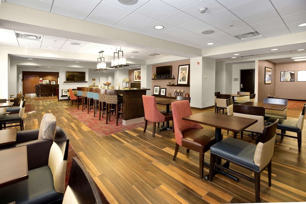 Hampton Inn Butler gallery photo in Butler, PA — image 12