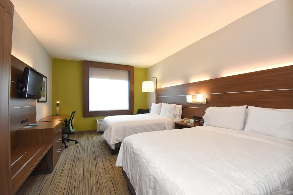 Holiday Inn Express Hotel & Suites Southern Pines by IHG interior in Southern Pines, NC — gallery photo 2