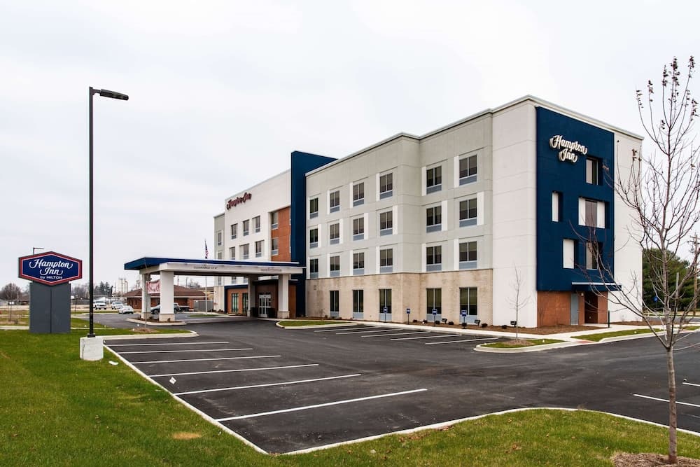 Hampton Inn Paris featured exterior or lobby in Paris, IL — similar hotel