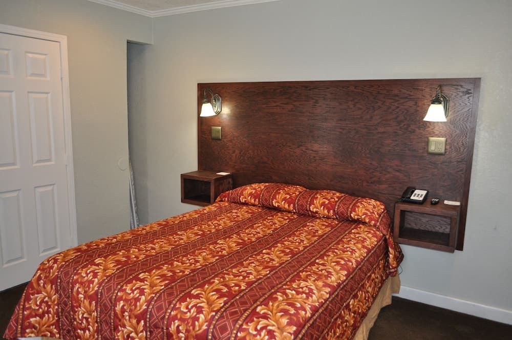 Santa Cruz Inn Riverside gallery photo in Riverside, CA — image 19