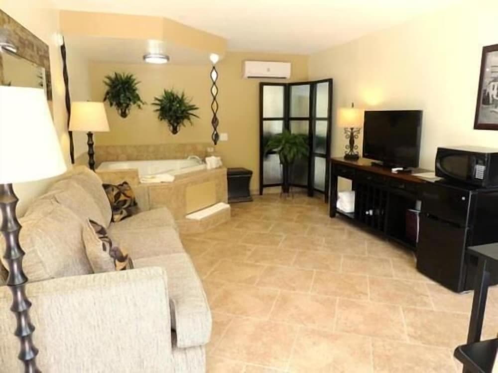 Carmel Inn & Suites gallery photo in Thibodaux, LA — image 16