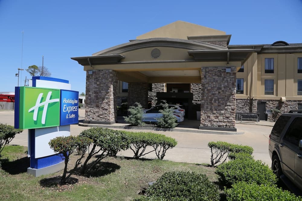 Holiday Inn Express Hotel & Suites Cleveland by IHG featured exterior or lobby in Cleveland, MS — similar hotel