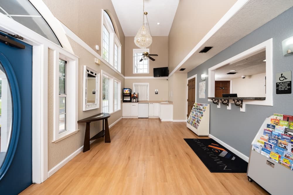 Gator Town Inn property views in Gainesville, FL — gallery photo 3
