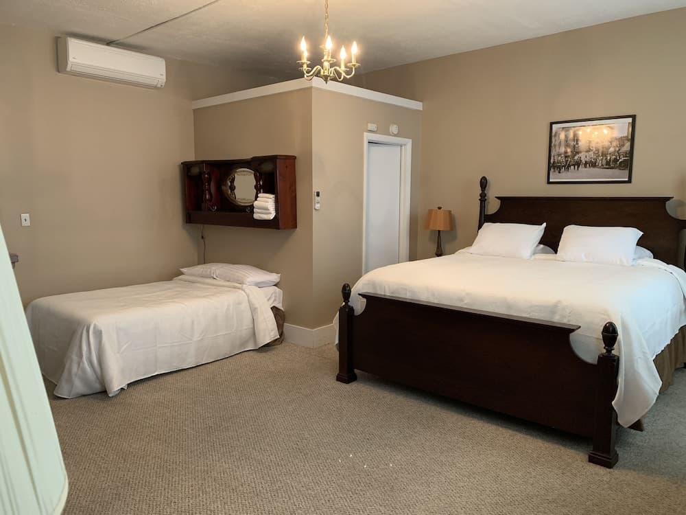 The Hotel Belvidere interior in Hawley, PA — gallery photo 2