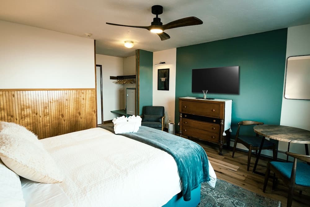The Perch Hotel interior in Cornwallville — gallery photo 2