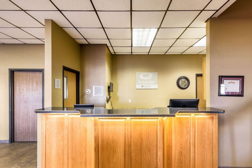 Econo Lodge Valley City interior in Valley City, ND — gallery photo 2