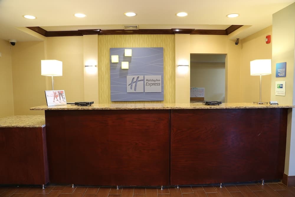 Holiday Inn Express Hotel & Suites Cleveland by IHG property views in Cleveland, MS — gallery photo 3