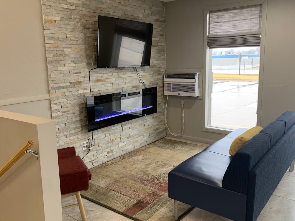 Super 8 by Wyndham Kirksville-University Area — hotel in Kirksville, Missouri