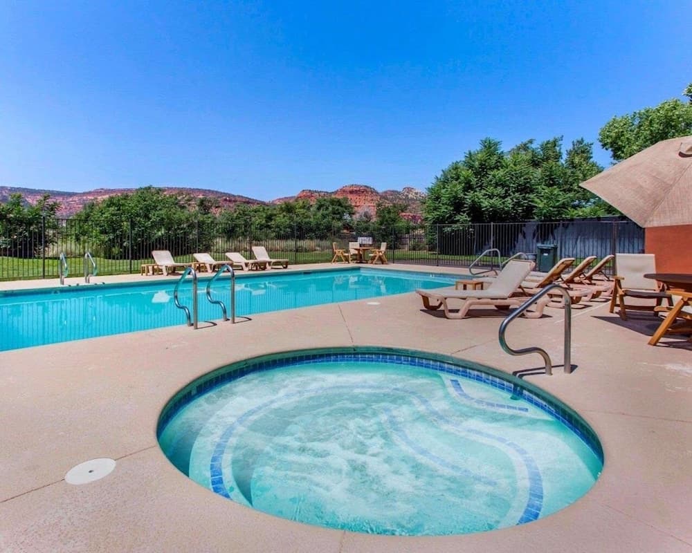 Vermilion Inn interior in Kanab, UT — gallery photo 2