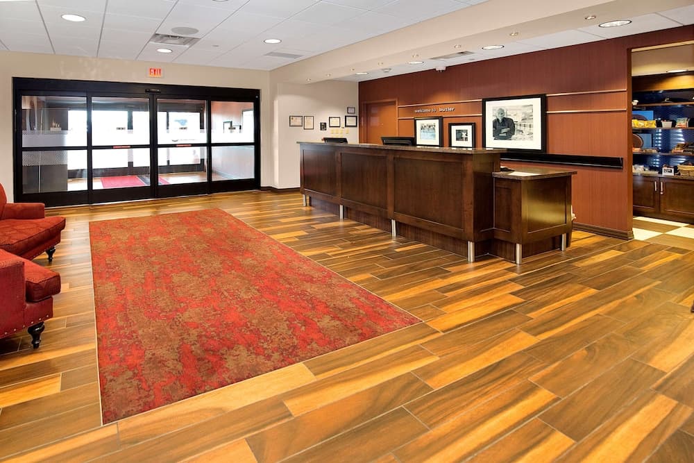 Hampton Inn Butler interior in Butler, PA — gallery photo 2