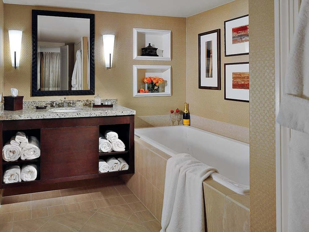 Crowne Plaza Hotel Jacksonville Airport/I-95N by IHG property views in Jacksonville, FL — gallery photo 3