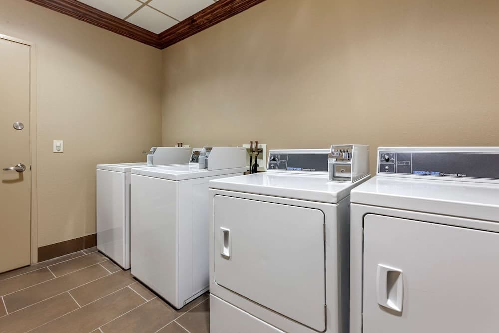 Comfort Suites Oshkosh West gallery photo in Oshkosh, WI — image 38
