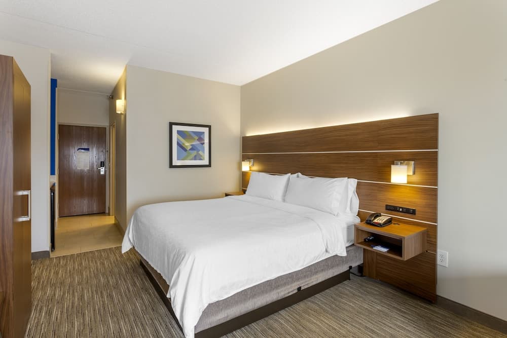 Holiday Inn Express Hotel & Suites Harrison by IHG interior in Harrison, AR — gallery photo 2