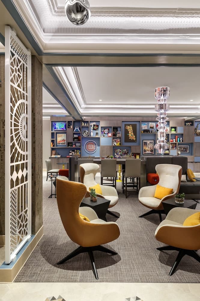 Hotel Versey Chicago Lincoln Park property views in Chicago, IL — gallery photo 3