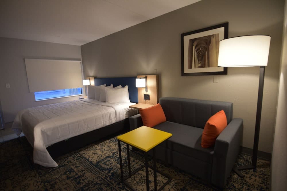 Baymont by Wyndham Pine Grove I-81 interior in Pine Grove, PA — gallery photo 2