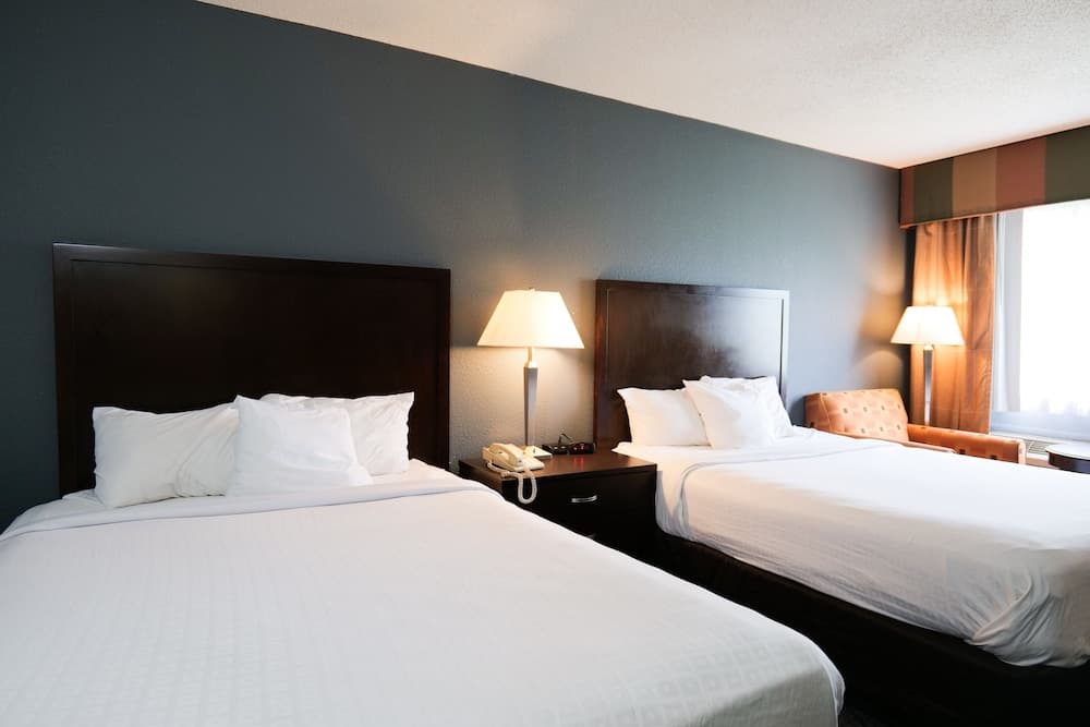Baymont by Wyndham Flint Airport North gallery photo in Flint, MI — image 25