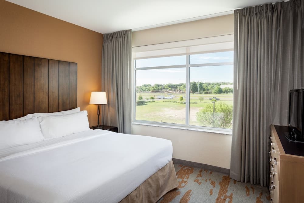 Holiday Inn San Antonio Seaworld by IHG property views in San Antonio, TX — gallery photo 3
