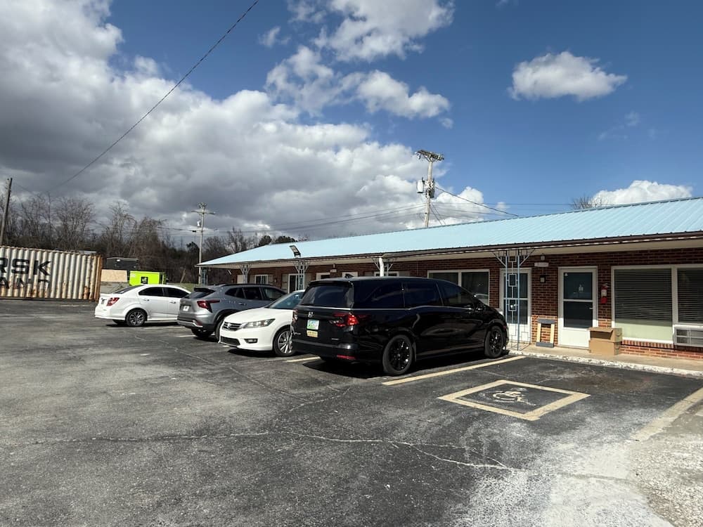 Imperial Inn by OYO Tazewell featured exterior or lobby in Tazewell, TN — similar hotel