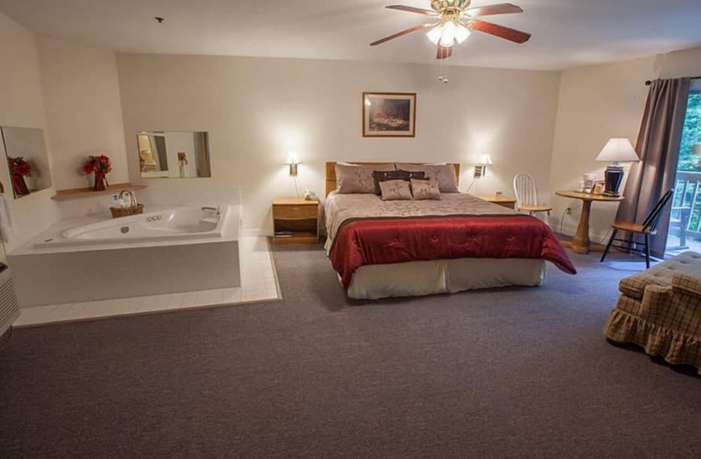Maggie Valley Creekside Lodge property views in Maggie Valley, NC — gallery photo 3