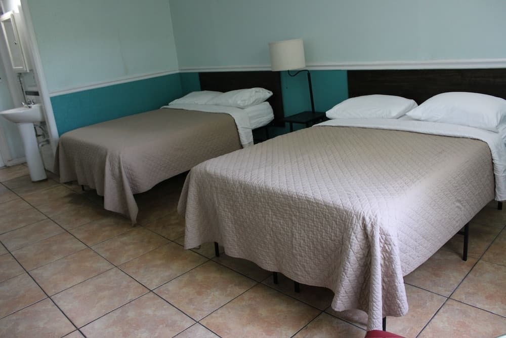 Executive Economy Lodge interior in Pompano Beach, FL — gallery photo 2